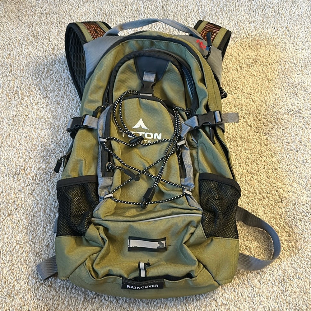 Teton Sport Green H20 Hydration Oasis Hiking Backpack